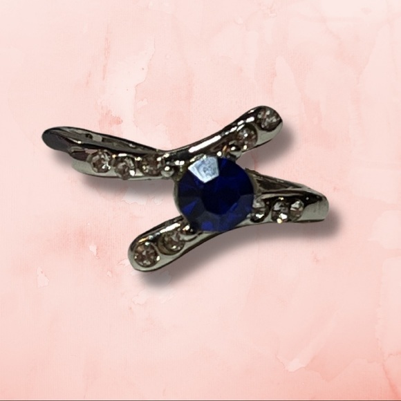 Hidden Gems ‘X’ Shaped Fashion Ring with Blue Gemstone - Size 7 (NWT) - Picture 2 of 4